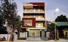 Hotel Elite Grand Near Kailash Hospital